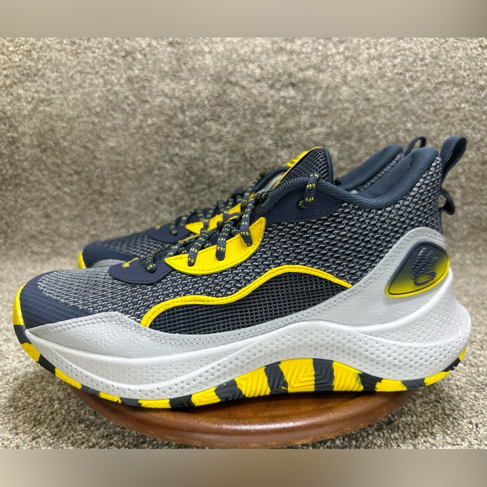 Size 10.5 Men’s Womens 12- Unisex Under Armour Curry 3Zer0 24 Navy Downpour Grey